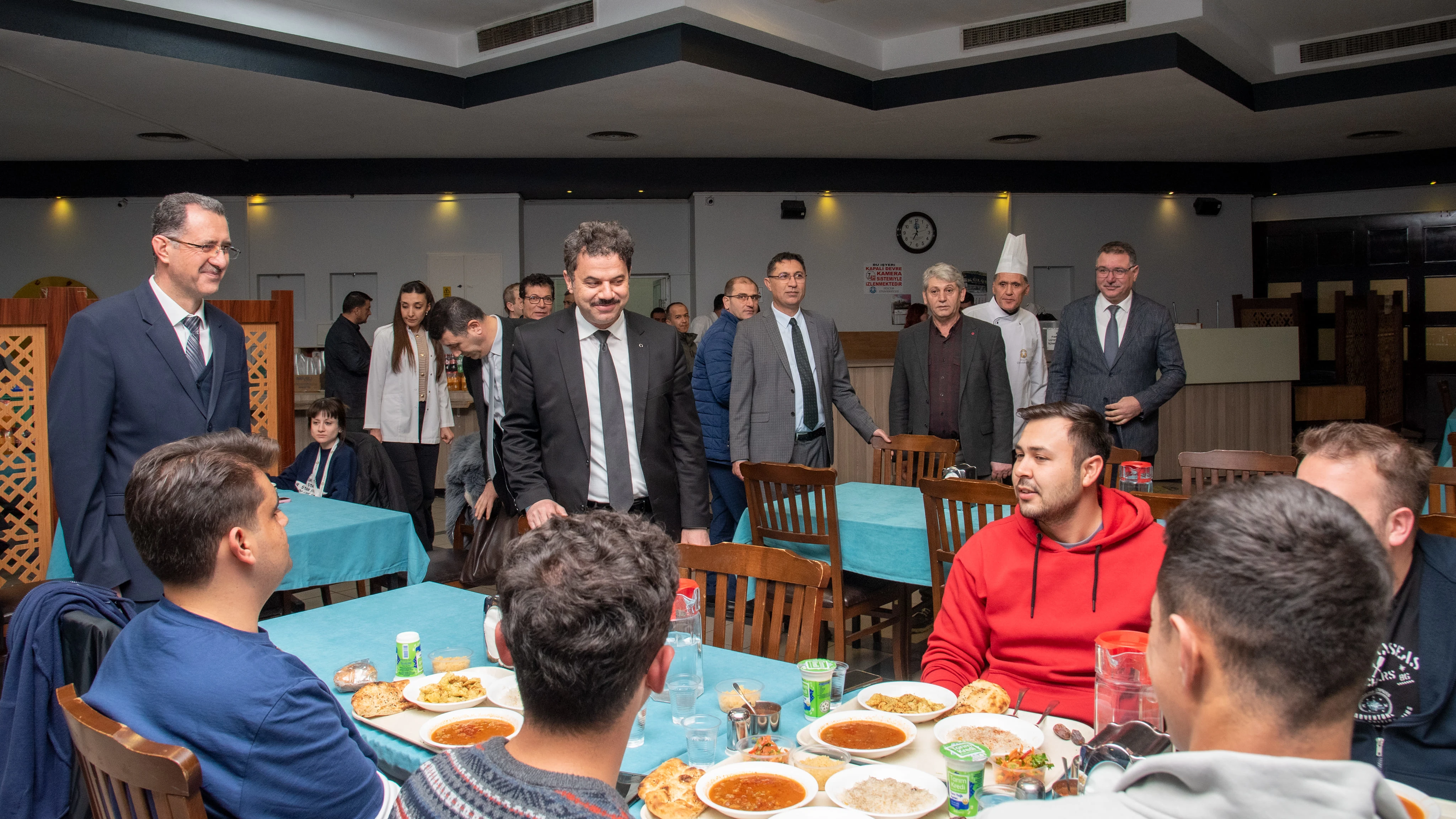 Rektör Yılmaz öğrencilerle iftar yemeğinde bir araya geldi